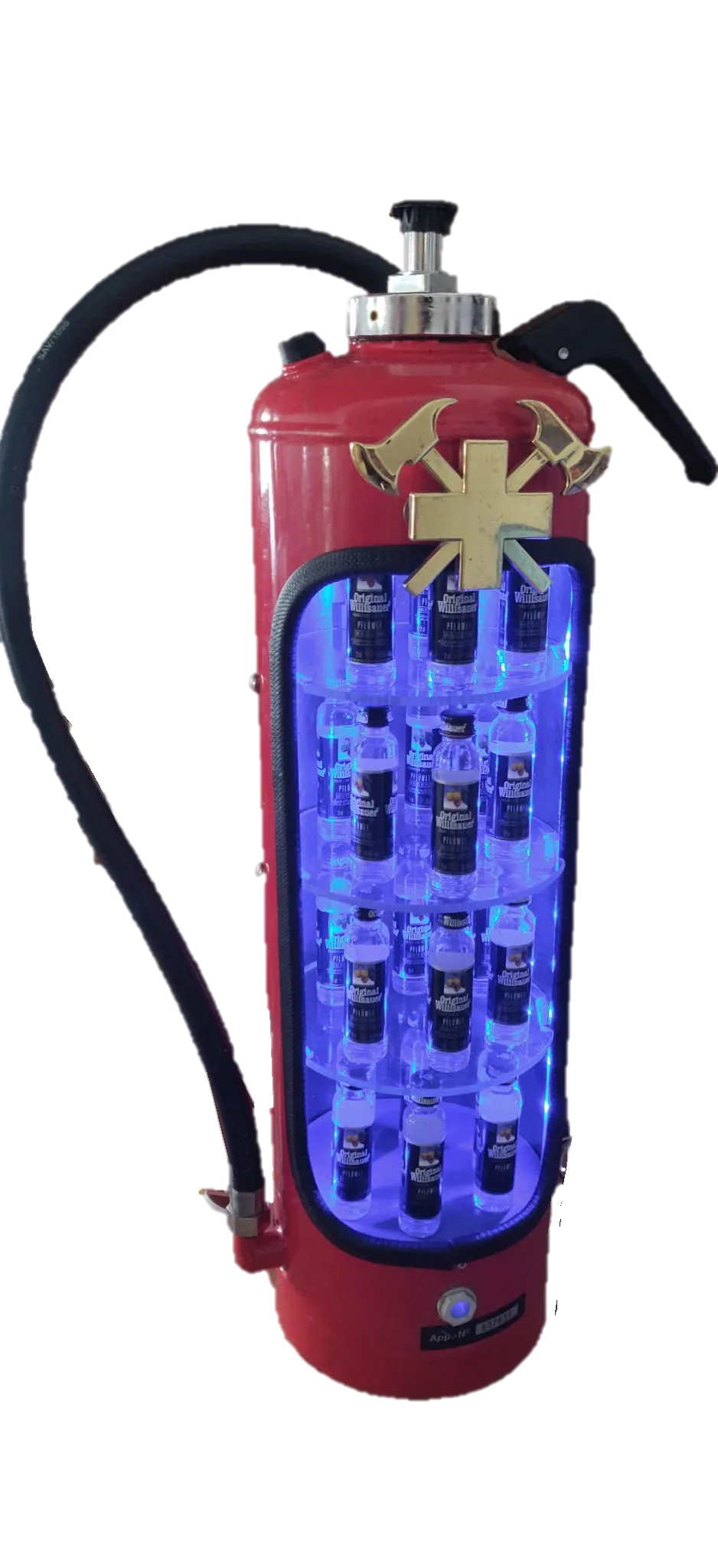 Schwarze Feuerlöscher Mini-Bar mit Appenzeller Flasche und beleuchteter Türe
