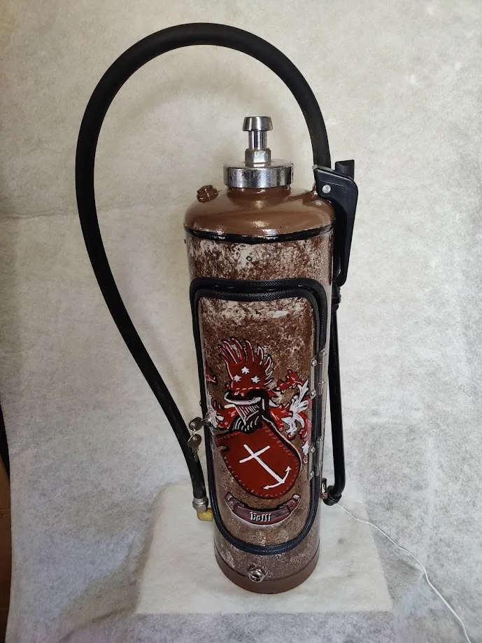 Handbemalter Feuerlöscher mit Familienwappen
